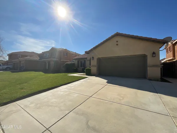 $3,400 | 6126 West Ave K1, Lancaster, CA 93536