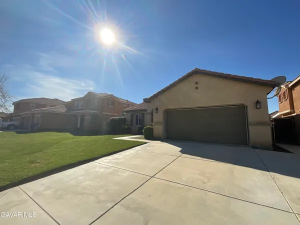 $3,400 | 6126 West Ave K1, Lancaster, CA 93536