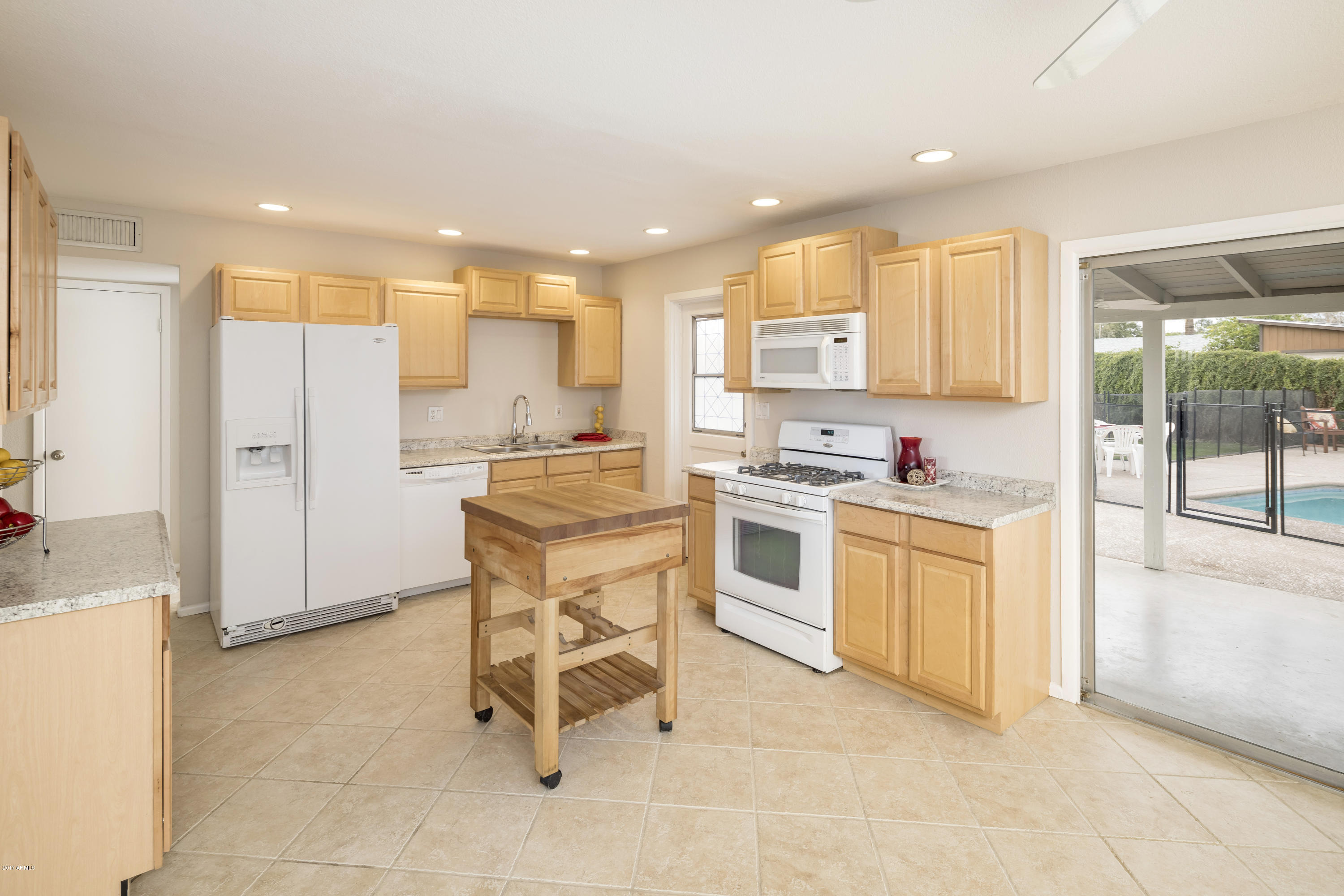 1432 South Roberts Road Tempe, AZ 85281 - Photo 8 of 27 JR_0392