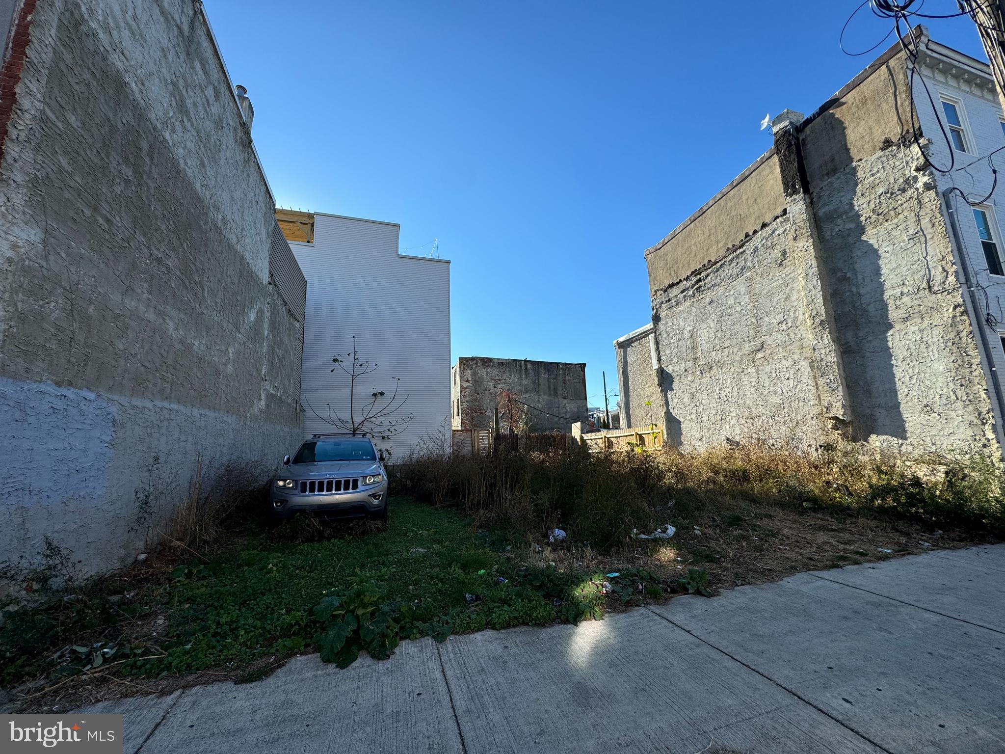 406 Diamond Street Philadelphia, PA 19122 - Photo 1 of 3 a view of a house with backyard and garden