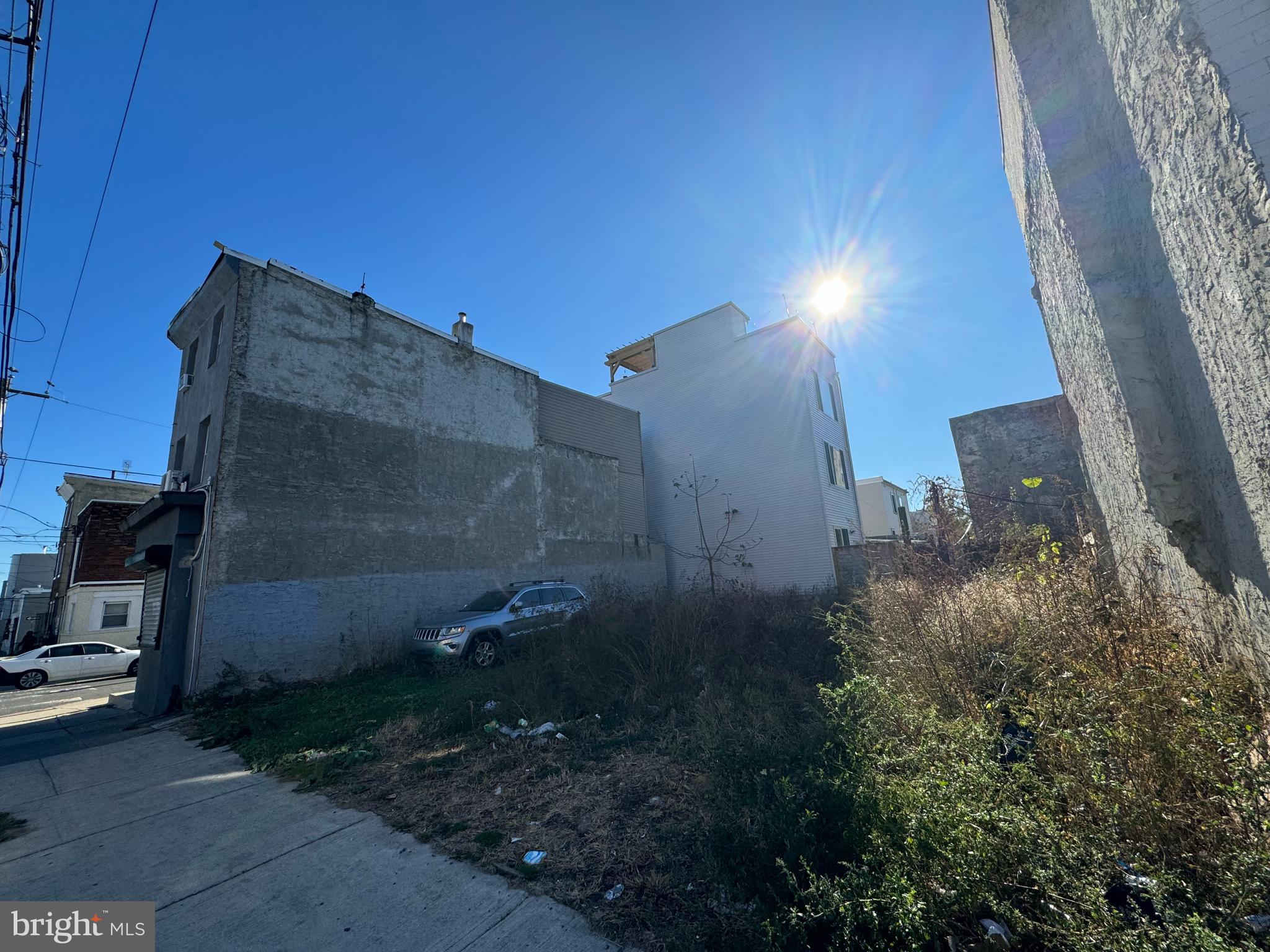 406 Diamond Street Philadelphia, PA 19122 - Photo 3 of 3 a backyard of a house