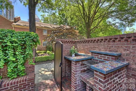 $550,000 | 520 North Poplar Street, Unit I, Charlotte, NC 28202
