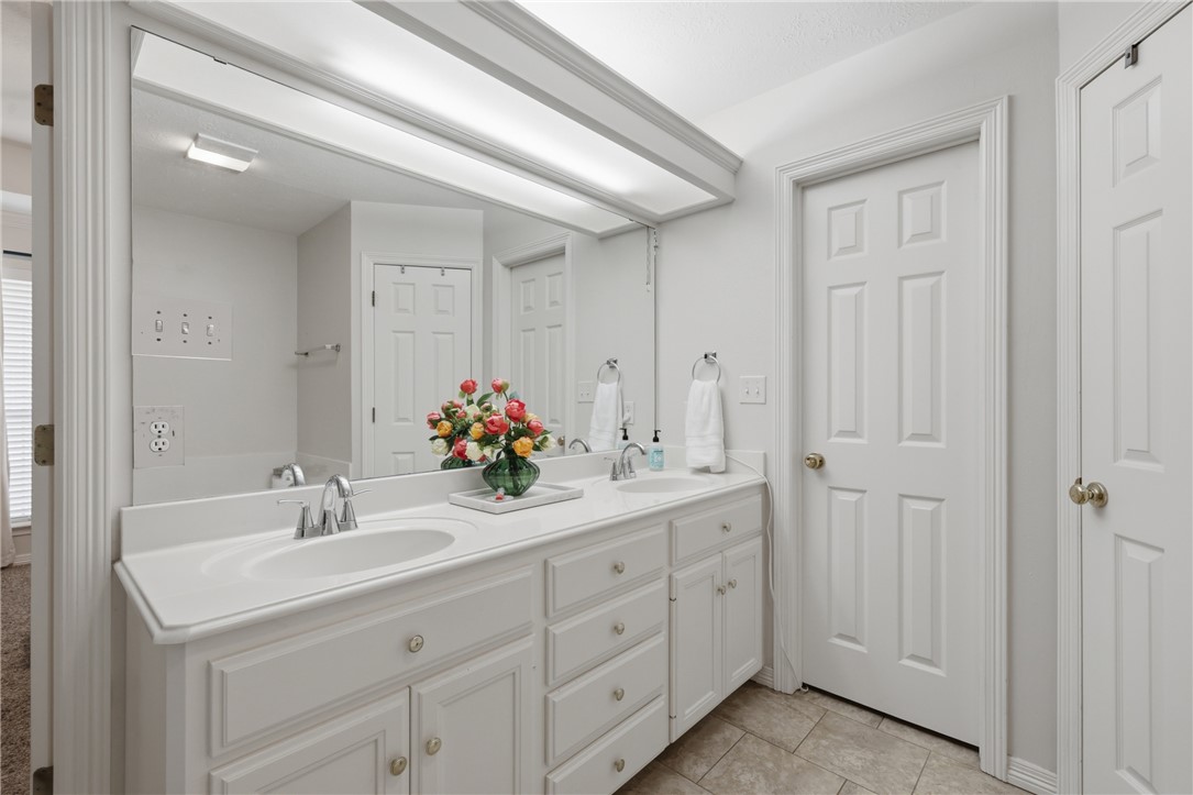 4600 Kensington Road Bryan, TX 77802 - Photo 22 of 31 Primary bedroom - two faucet vanity