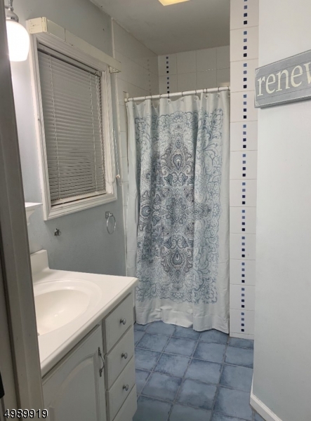 18 Sutton Road Hopatcong, NJ 07843 - Photo 11 of 21