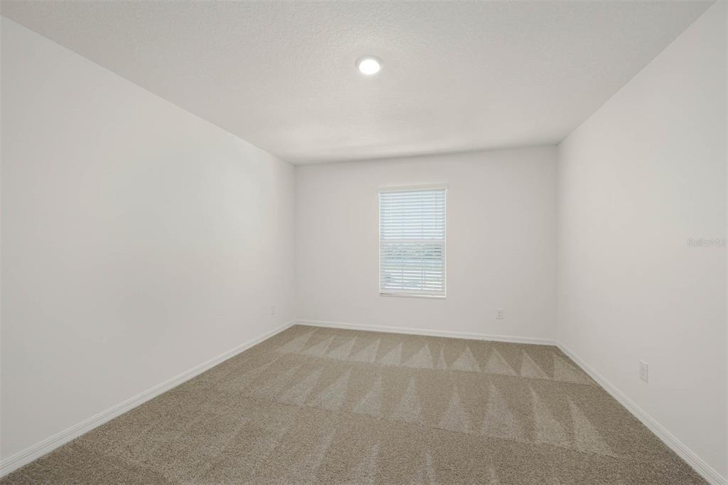 721 Poppy Lane Dundee, FL 33838 - Photo 20 of 26 a view of room and window