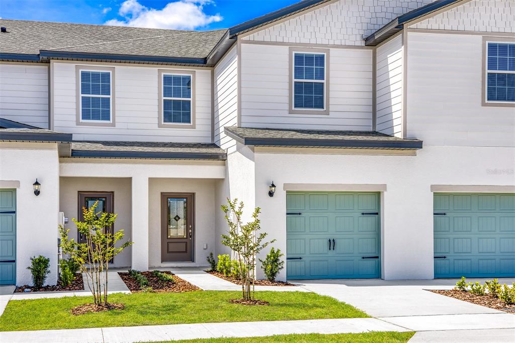 721 Poppy Lane Dundee, FL 33838 - Photo 2 of 26 a front view of a house with garden