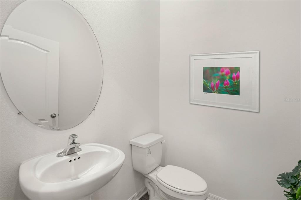 721 Poppy Lane Dundee, FL 33838 - Photo 24 of 26 a bathroom with a sink and a mirror