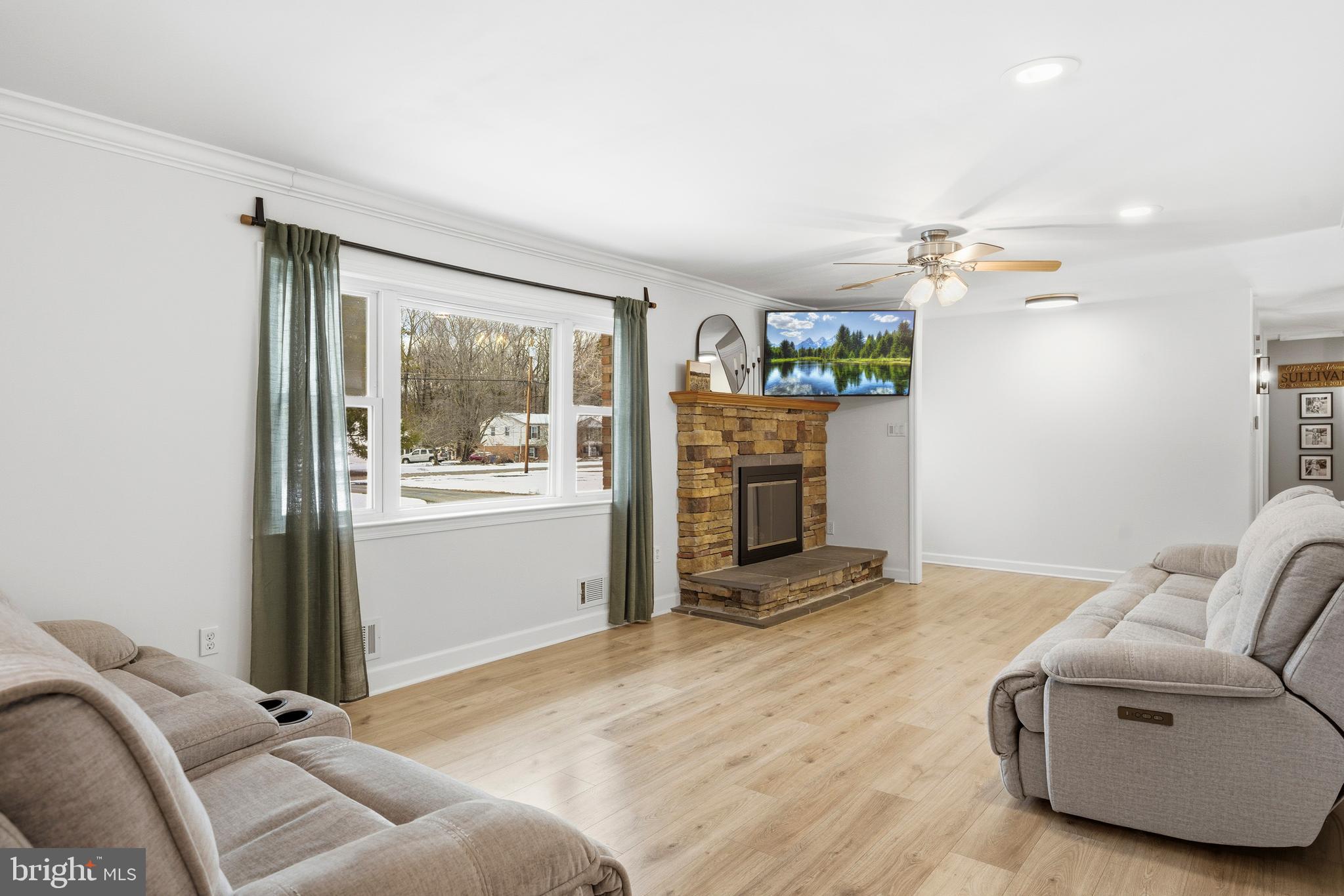 4030 Ravine Drive White Plains, MD 20695 - Photo 21 of 64 a living room with furniture and a flat screen tv