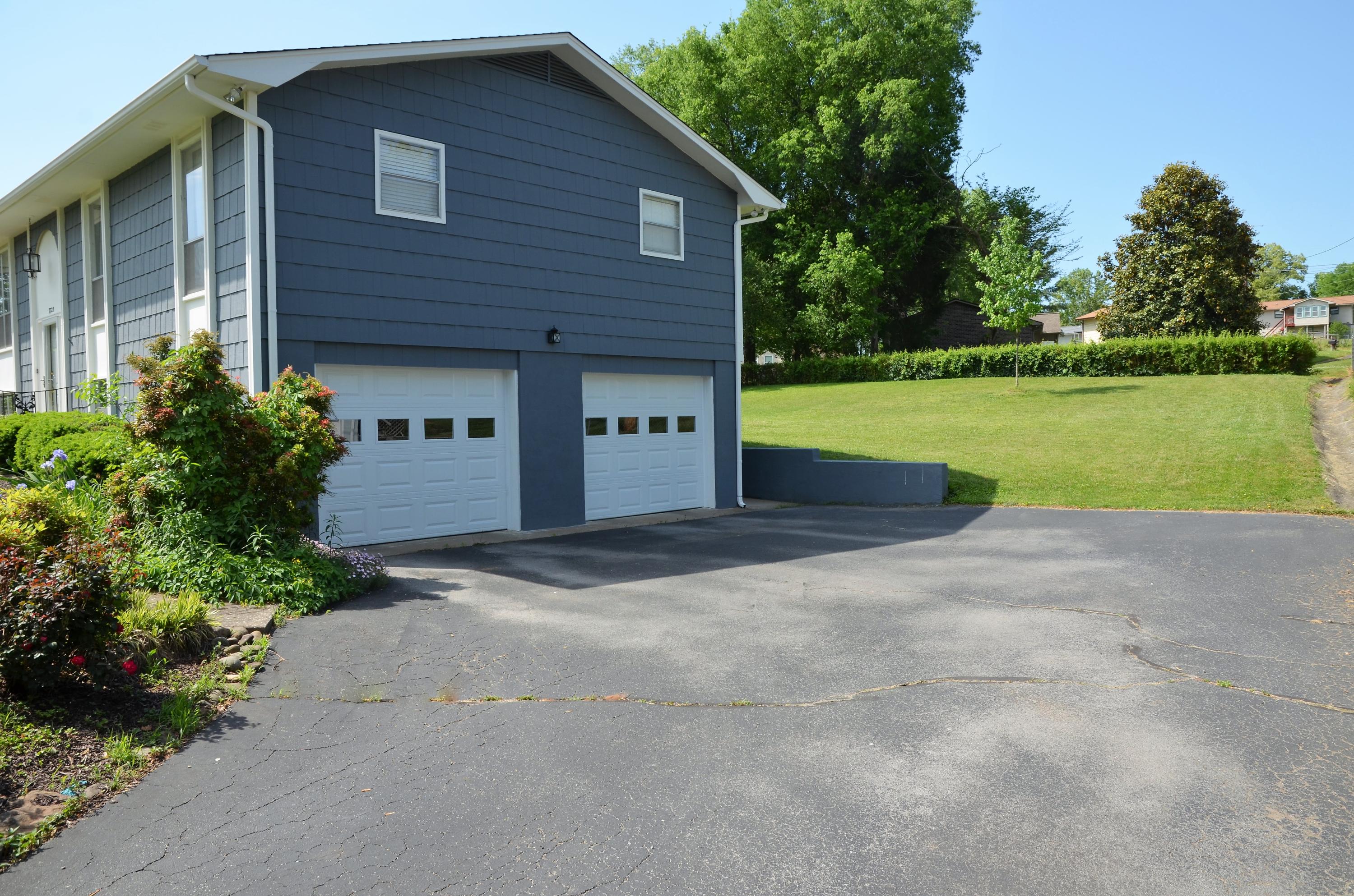 7723 Windsong Road Powell, TN 37849 - Photo 14 of 17 Garage - Driveway