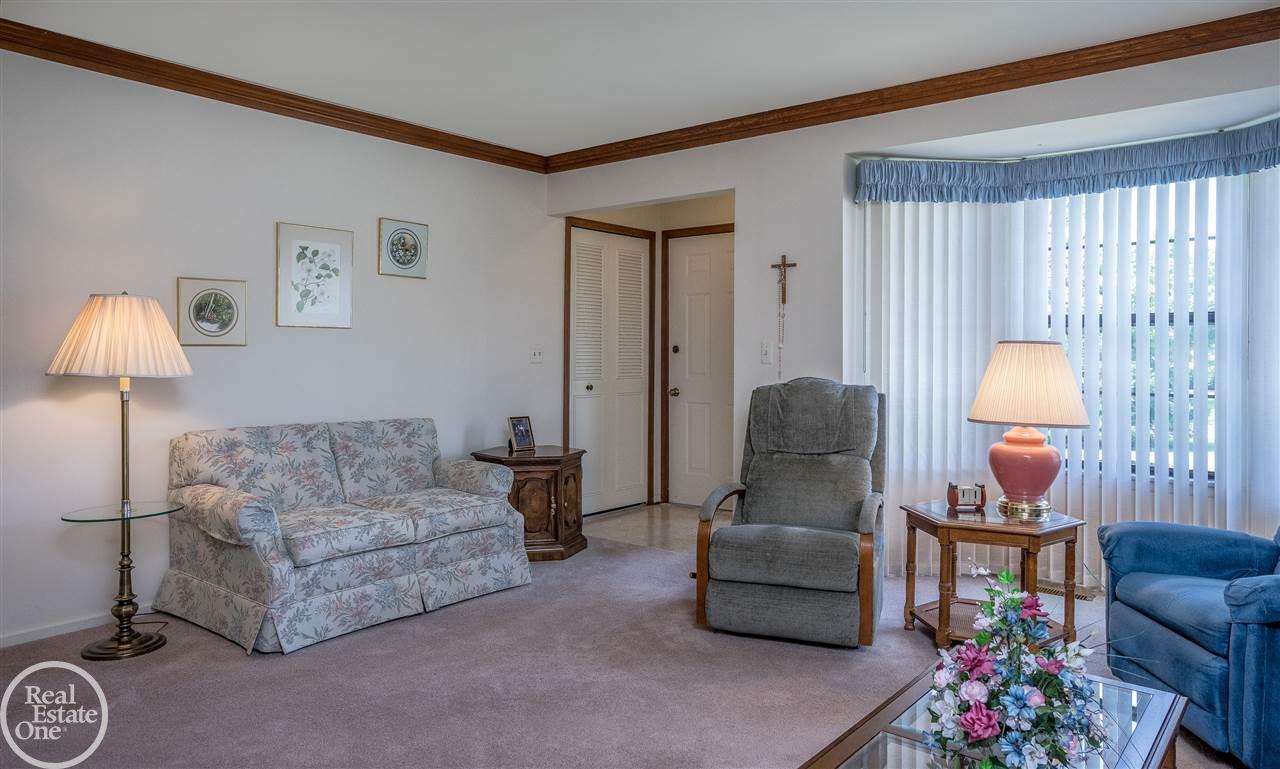 401 Meadow Bridge Drive Rochester, MI 48307 - Photo 6 of 18 31257567-6.JPG