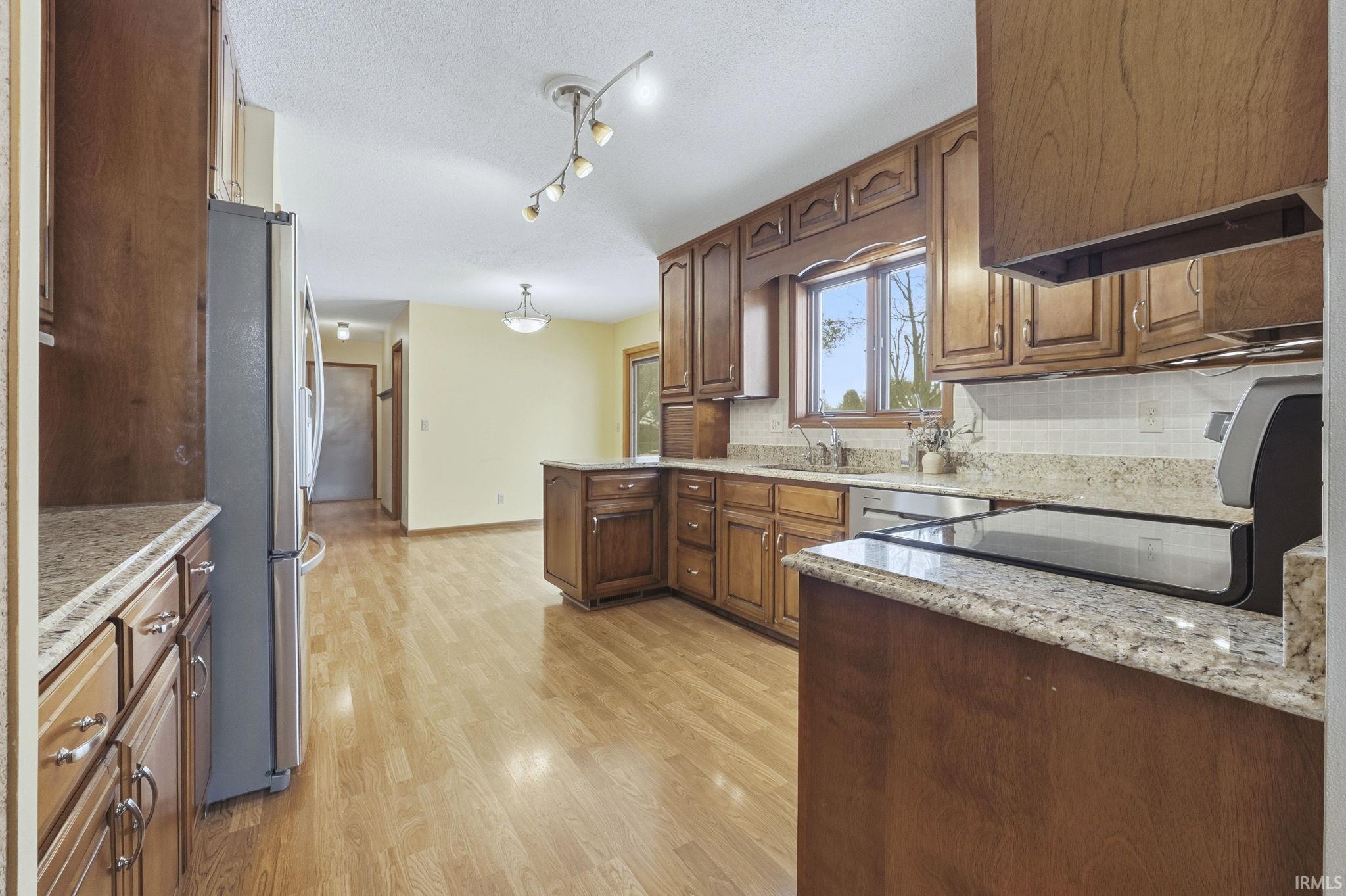 3881 West 558 North Huntington, IN 46750 - Photo 5 of 36