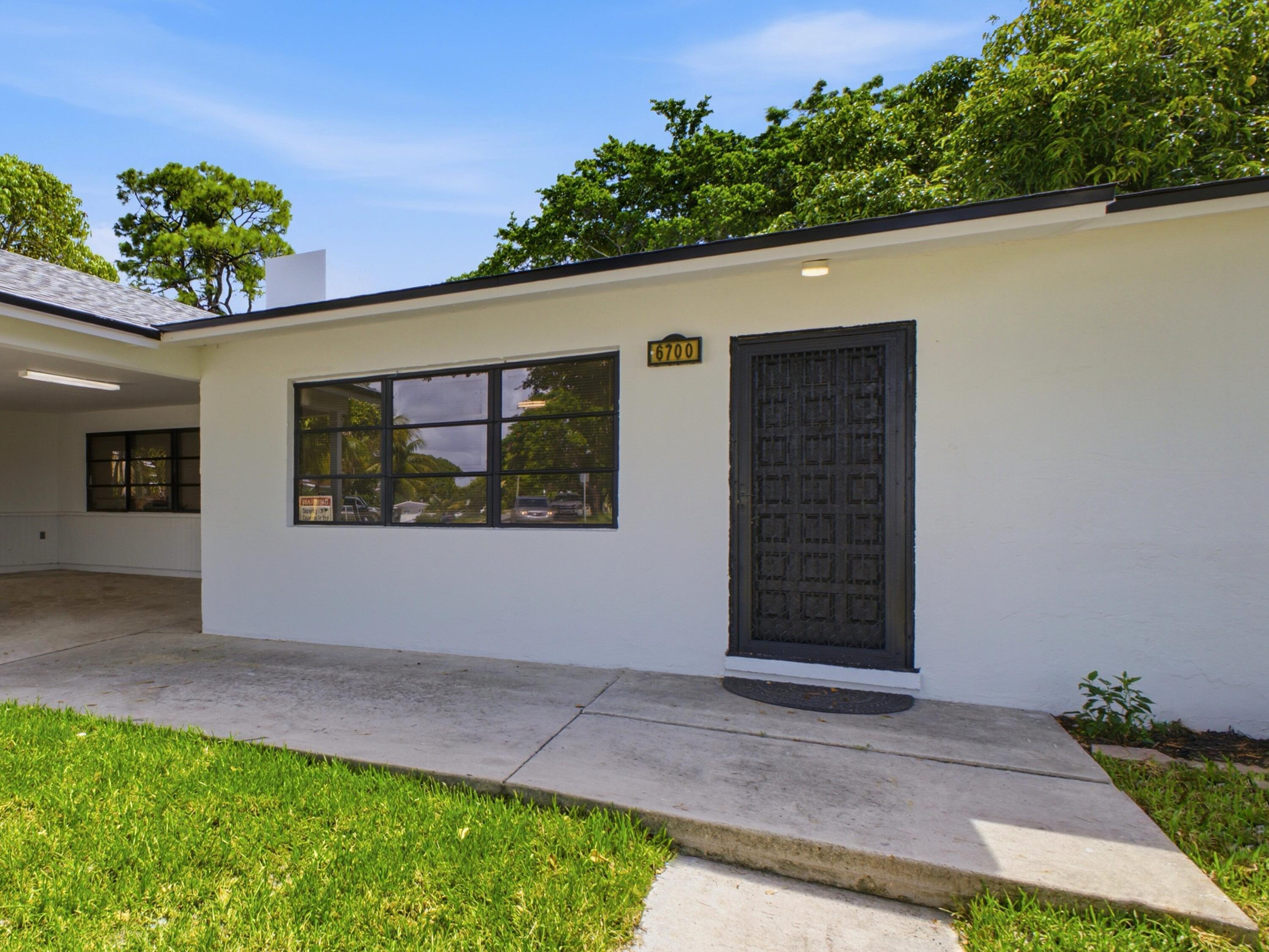 6700 Forest Court West Palm Beach, FL 33405 - Photo 33 of 45 Entry