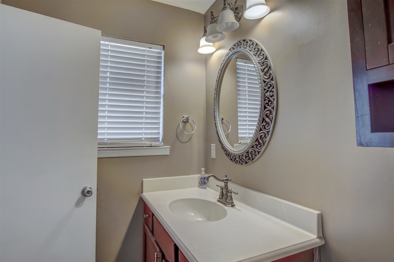 118 Lawson Road Daphne, AL 36526 - Photo 19 of 25 Guest Bathroom
