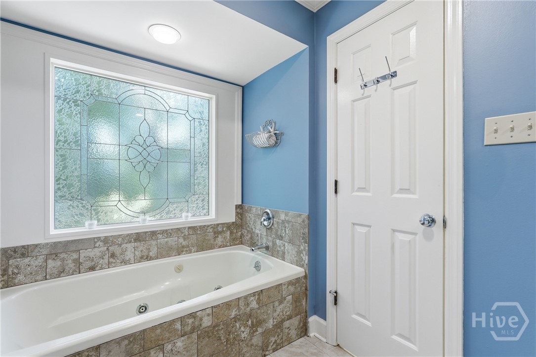 206 Salisbury Road Savannah, GA 31410 - Photo 19 of 34 Soaking tub