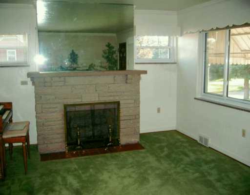 433 Big Knob Road Rochester, PA 15074 - Photo 4 of 7 Living Room.
