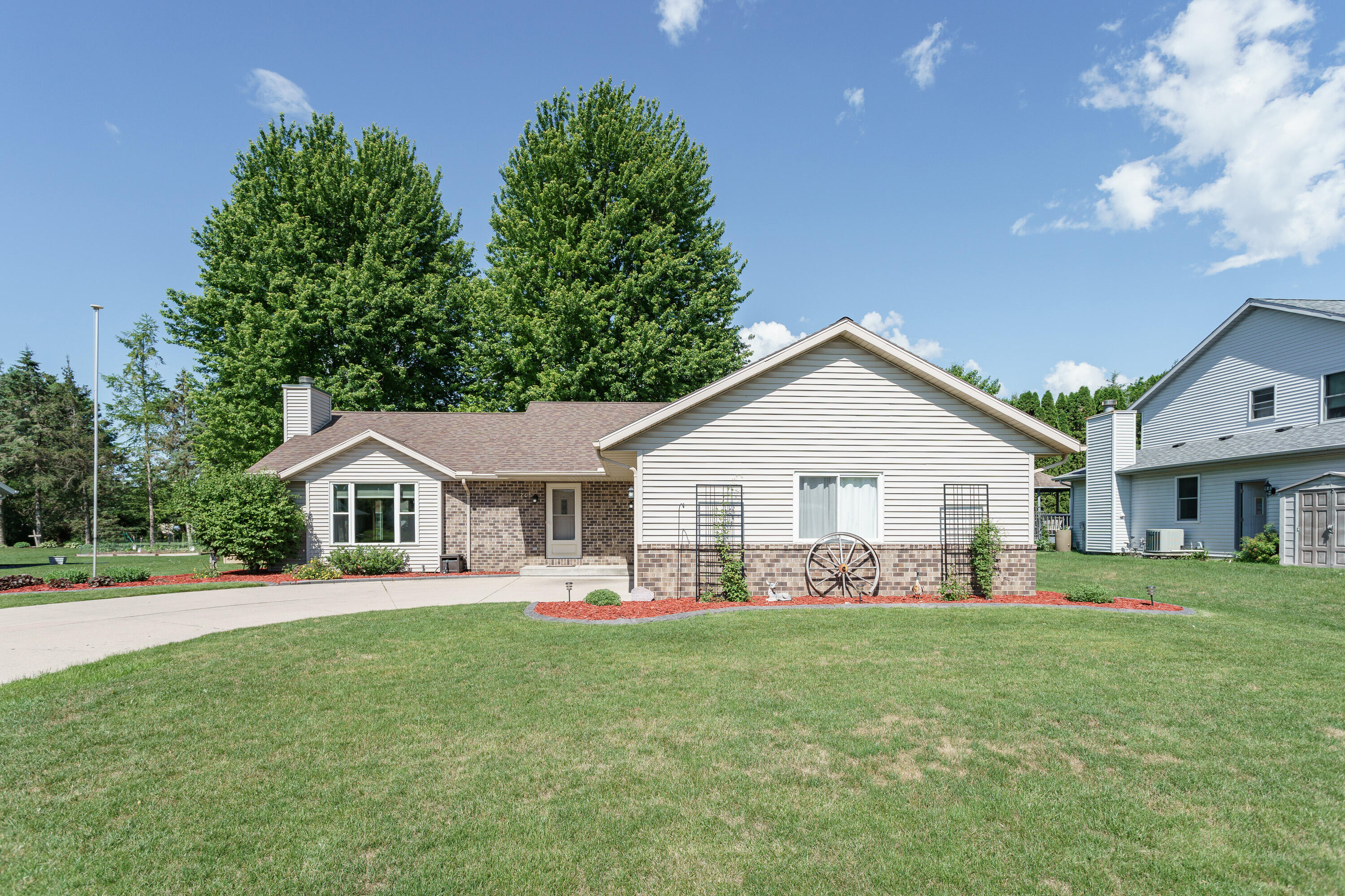 706 Woodbridge Trail Watertown, WI 53094 - Photo 6 of 38 Front view, curb appeal
