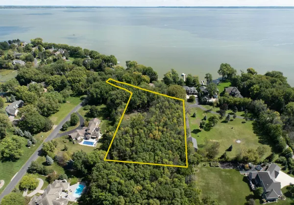 $299,900 | Limekiln Drive, Neenah, WI 54956