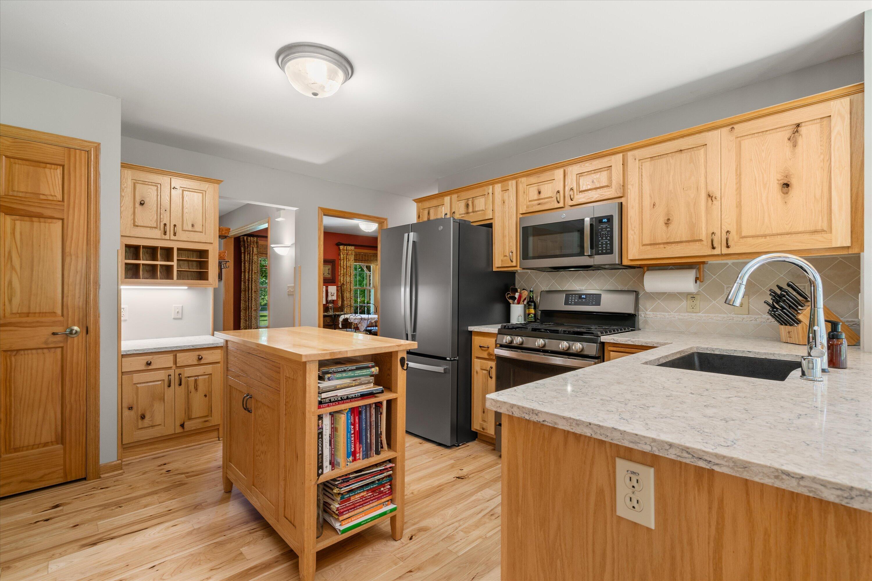 1669 Lake Shore Road Grafton, WI 53024 - Photo 13 of 70 Kitchen