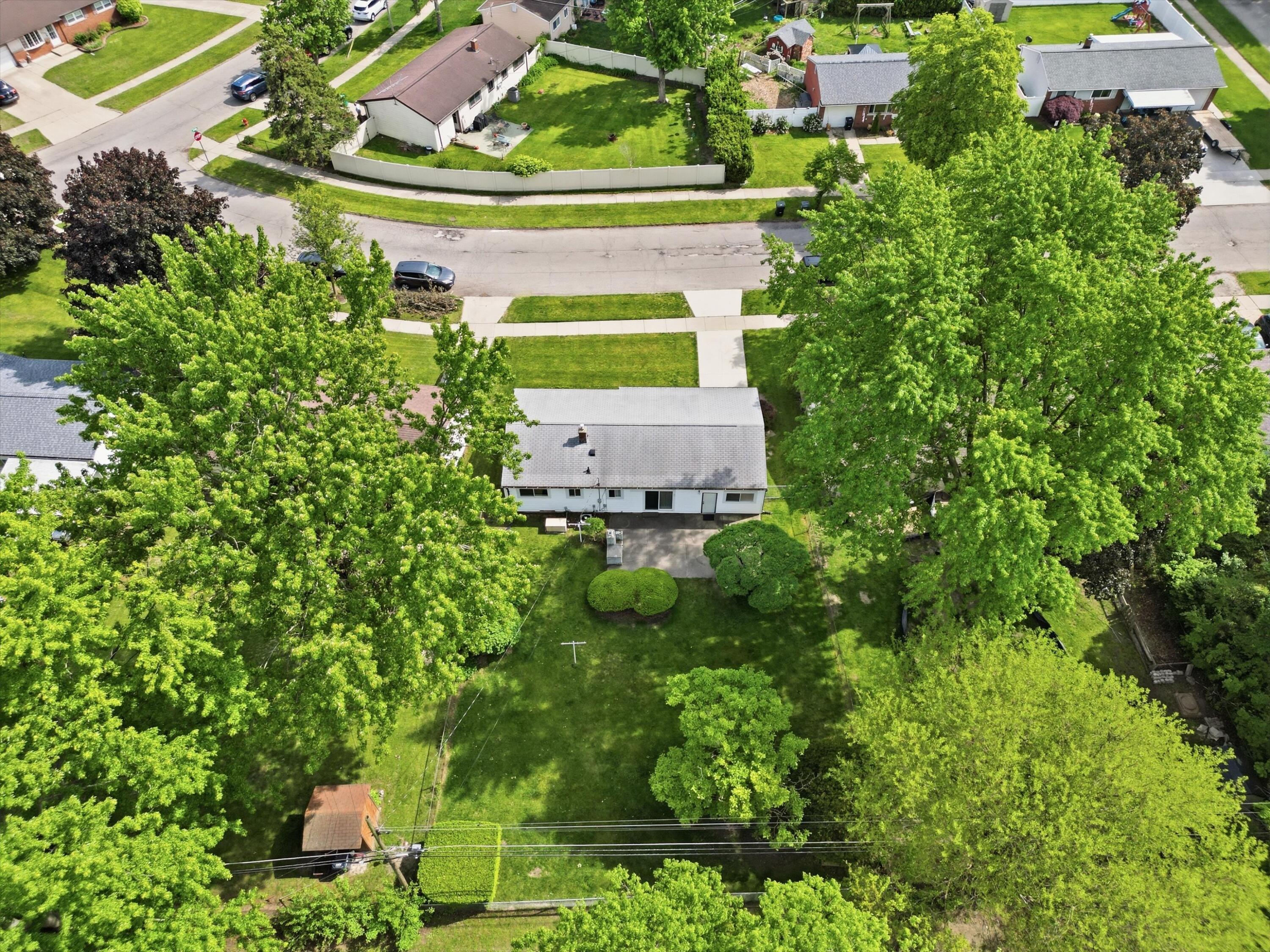 12641 Raleigh Drive Sterling Heights, MI 48313 - Photo 6 of 27 09-DJI_0206