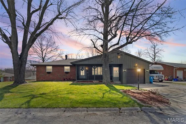 $185,000 | 4917 West Hill Drive, Godfrey, IL 62035