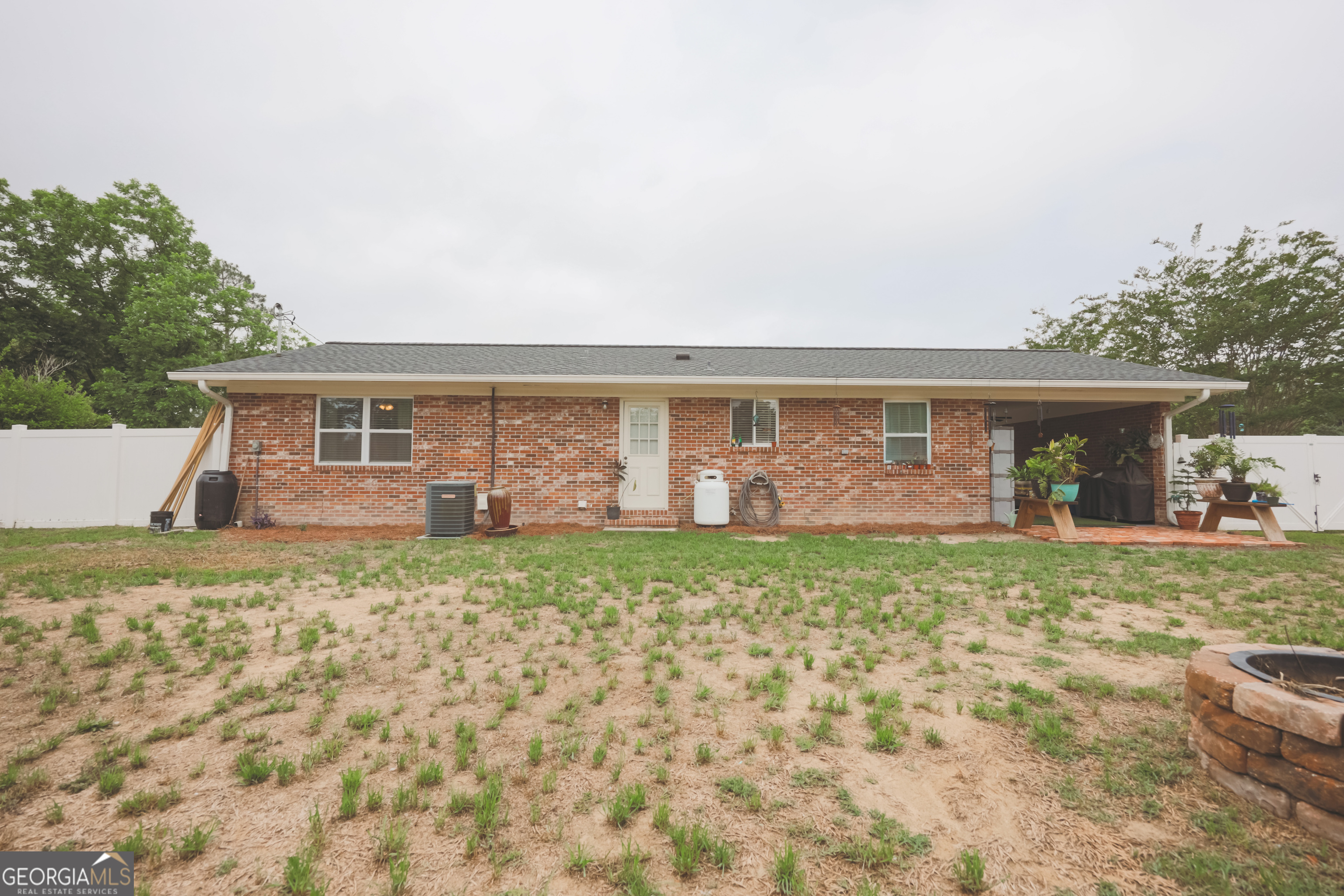 106 Beaver Drive Blackshear, GA 31516 - Photo 8 of 20 front view of a house with a yard