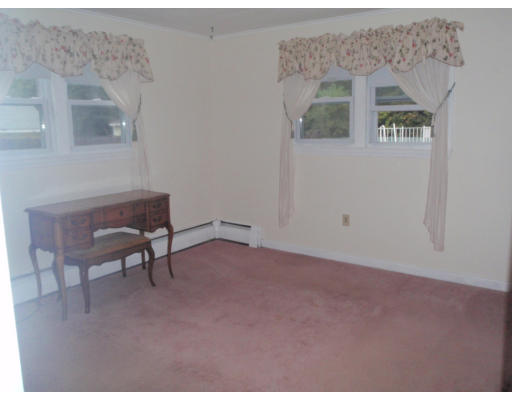 19 Fairmeadow Road Wilmington, MA 01887 - Photo 8 of 9 Gallery Image 8
