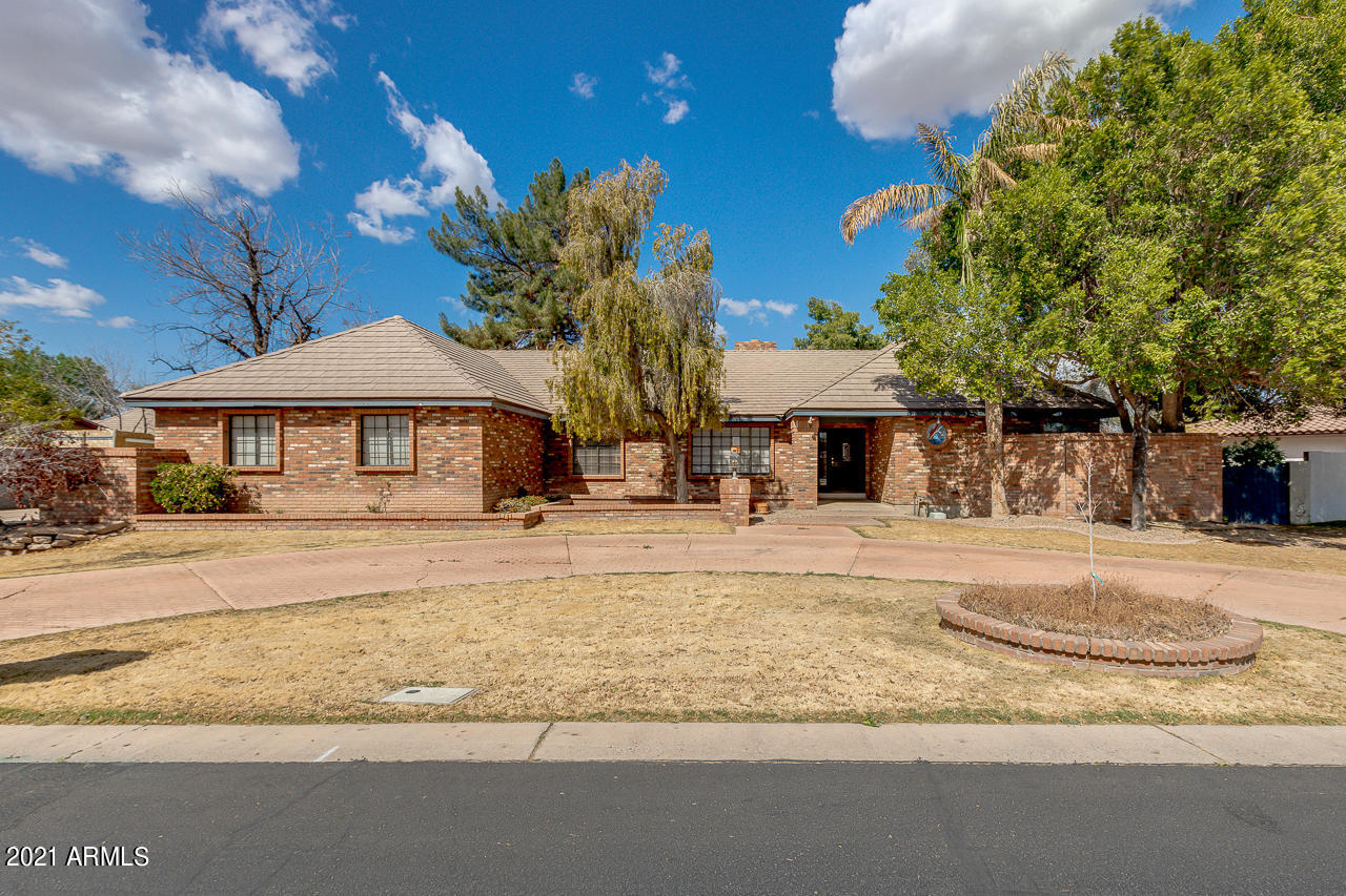 32 North Riata Street Gilbert, AZ 85234 - Photo 1 of 38 01-Riata