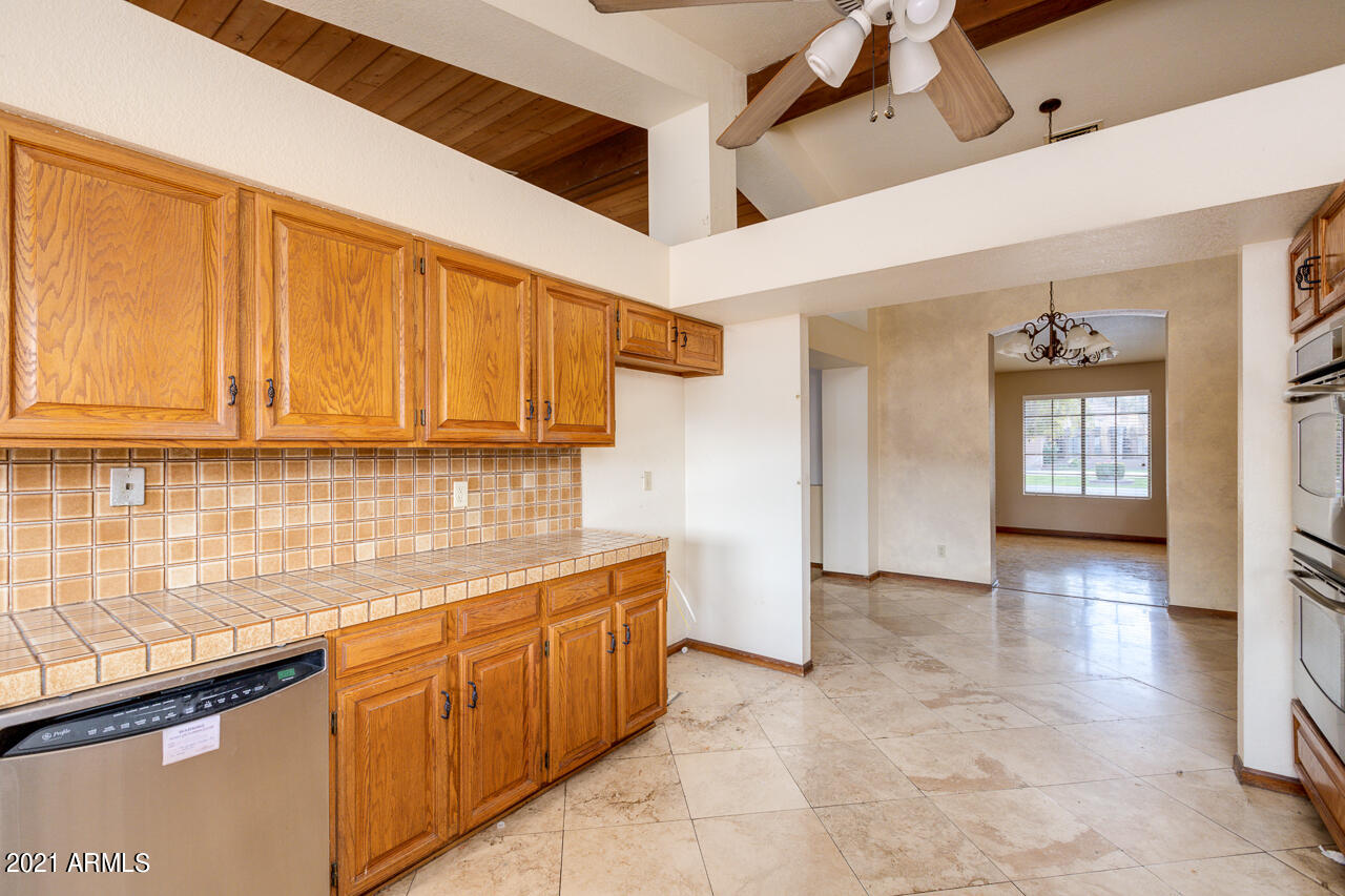 32 North Riata Street Gilbert, AZ 85234 - Photo 17 of 38 17-Riata