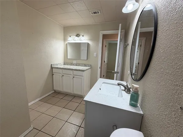 $1,550 | 532 Northwest King Street, Burleson, TX 76028