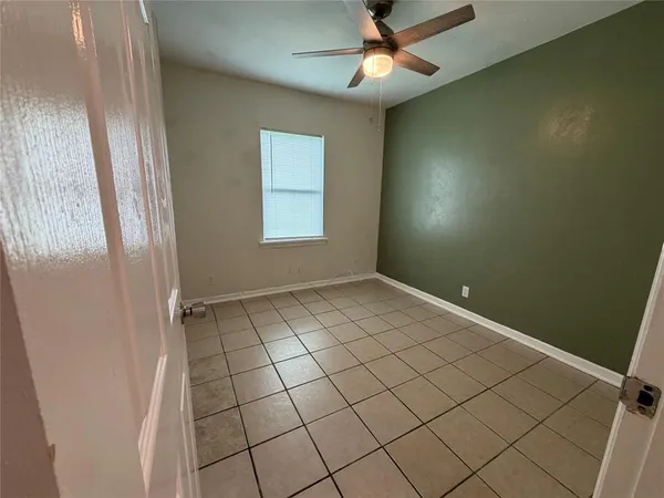 $1,550 | 532 Northwest King Street, Burleson, TX 76028