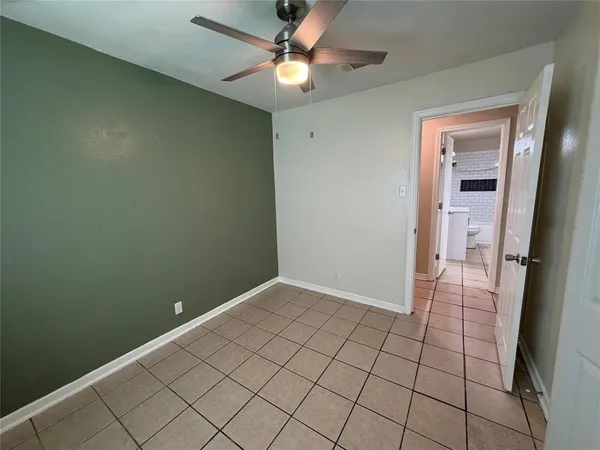 $1,550 | 532 Northwest King Street, Burleson, TX 76028