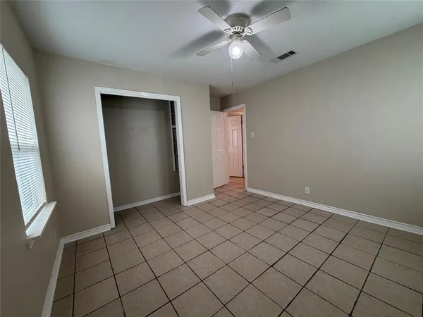 $1,550 | 532 Northwest King Street, Burleson, TX 76028