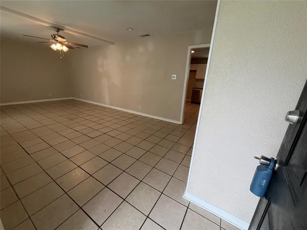 $1,550 | 532 Northwest King Street, Burleson, TX 76028