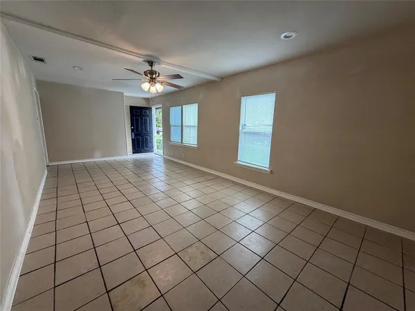 $1,550 | 532 Northwest King Street, Burleson, TX 76028