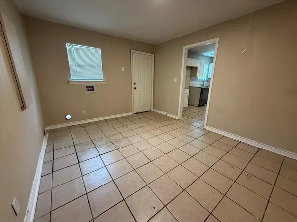 $1,550 | 532 Northwest King Street, Burleson, TX 76028