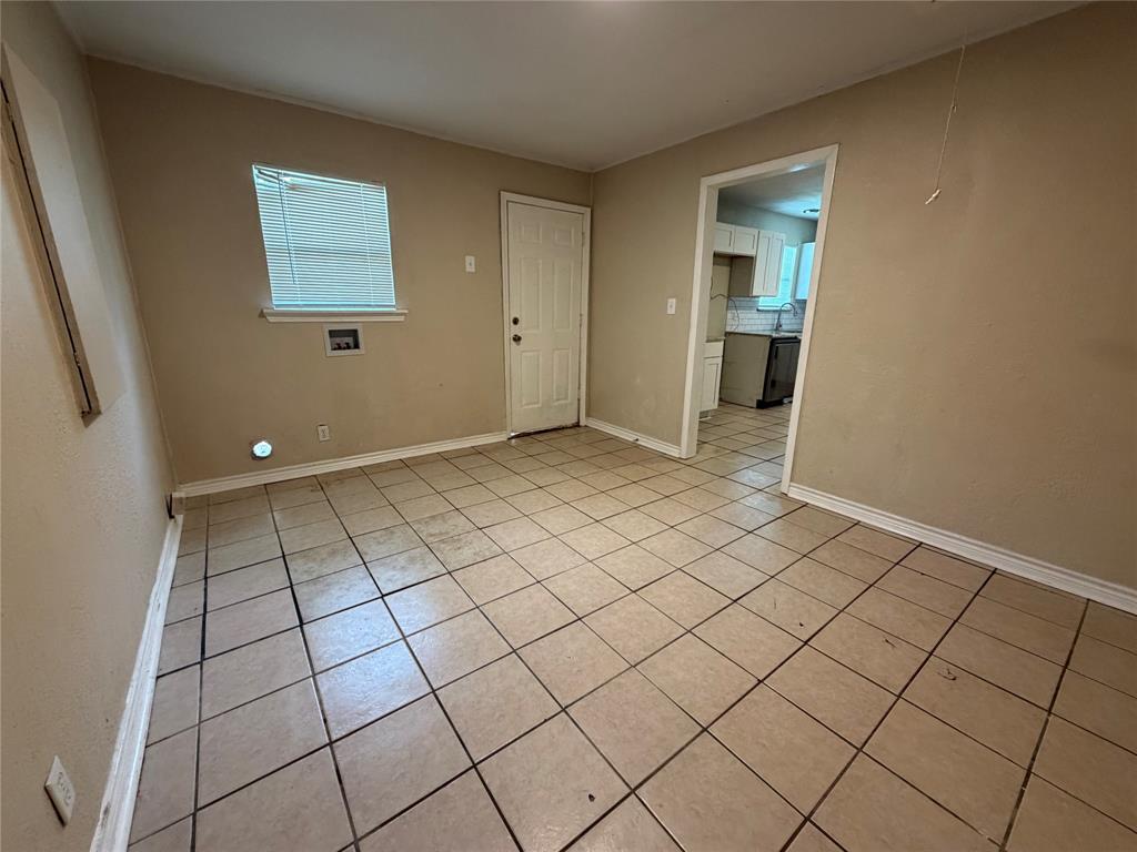 532 Northwest King Street Burleson, TX 76028 - Photo 7 of 17 a view of an empty room and window