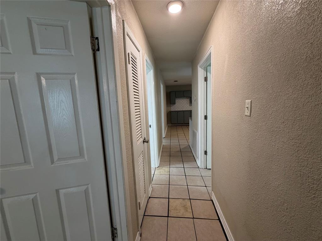 532 Northwest King Street Burleson, TX 76028 - Photo 9 of 17