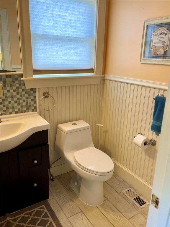 879 West Side Road Block Island, RI 02807 - Photo 10 of 23 Main Floor bath
