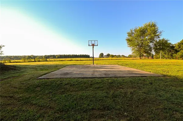 $215,000 | 9351 South 2700th Road, Harwood, MO 64750