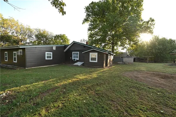 $215,000 | 9351 South 2700th Road, Harwood, MO 64750