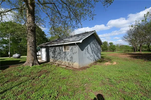 $215,000 | 9351 South 2700th Road, Harwood, MO 64750