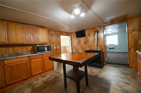 $215,000 | 9351 South 2700th Road, Harwood, MO 64750