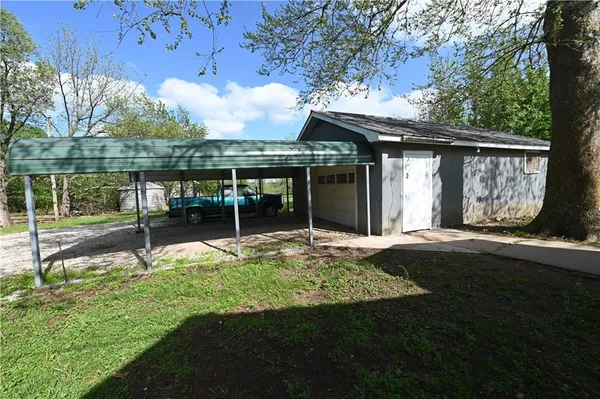 $215,000 | 9351 South 2700th Road, Harwood, MO 64750