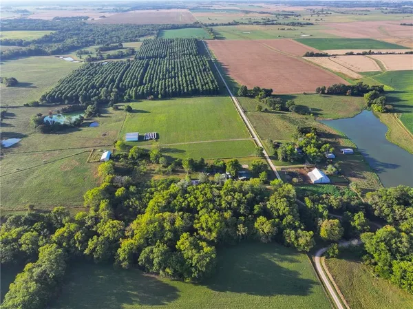 $215,000 | 9351 South 2700th Road, Harwood, MO 64750
