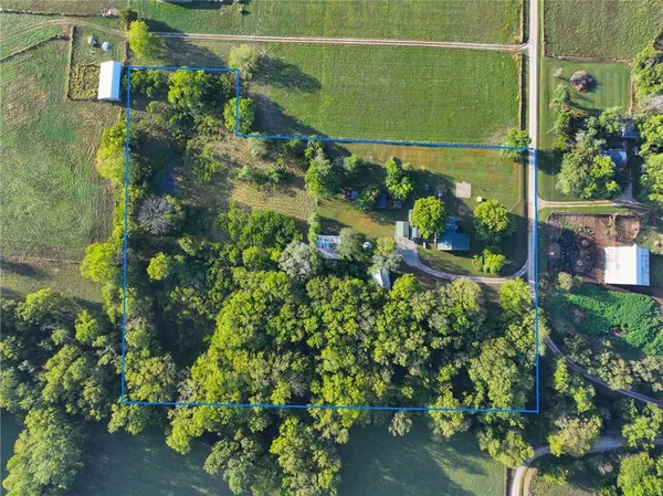 $215,000 | 9351 South 2700th Road, Harwood, MO 64750