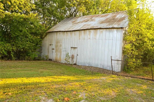 $215,000 | 9351 South 2700th Road, Harwood, MO 64750