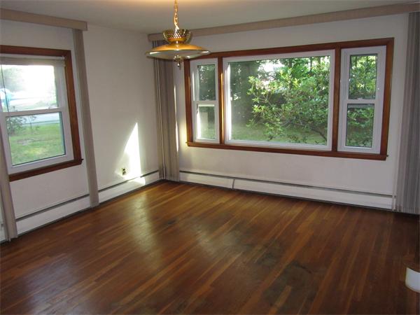 18 Glen Road Topsfield, MA 01983 - Photo 4 of 16 Gallery Image 4