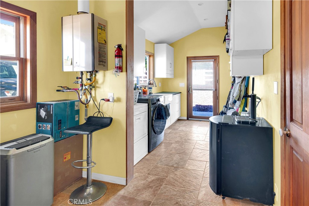 71182 Heinsen Road Bradley, CA 93426 - Photo 28 of 62 Laundry Room