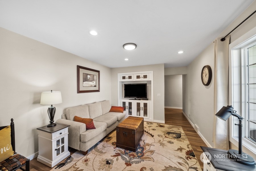 2007 Park Enumclaw Wa 98022 Enumclaw, WA 98022 - Photo 11 of 34 a living room with furniture and a flat screen tv