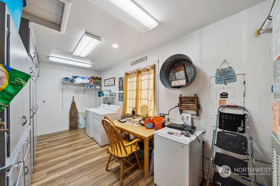 2007 Park Enumclaw Wa 98022 Enumclaw, WA 98022 - Photo 14 of 34 a dining room with furniture and wooden floor
